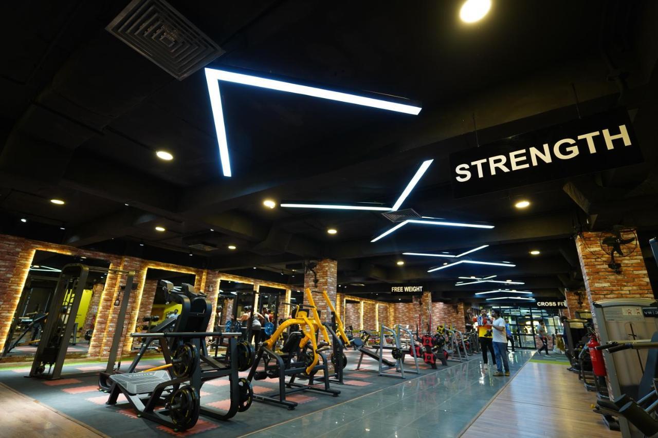Oxygym Club Hotel & Suites ファイサラーバード エクステリア 写真