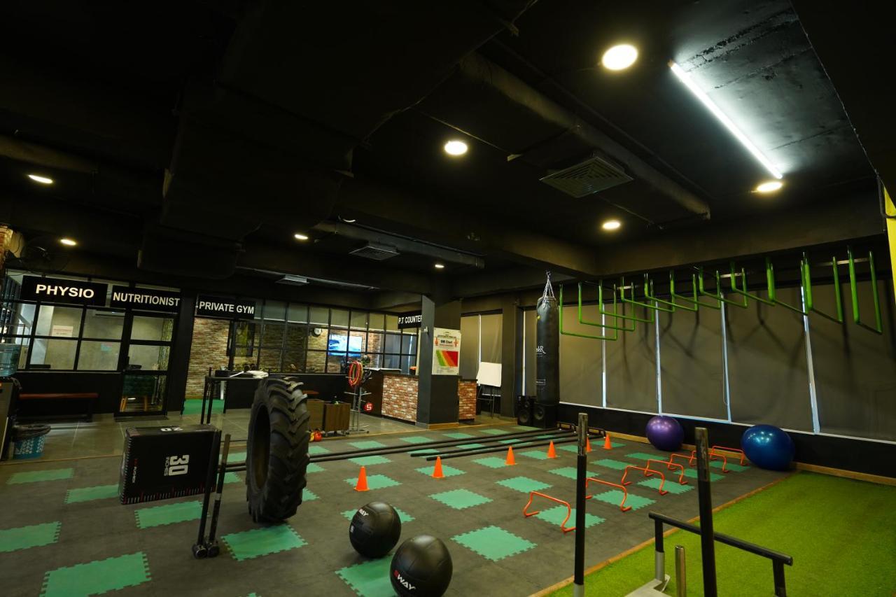 Oxygym Club Hotel & Suites ファイサラーバード エクステリア 写真