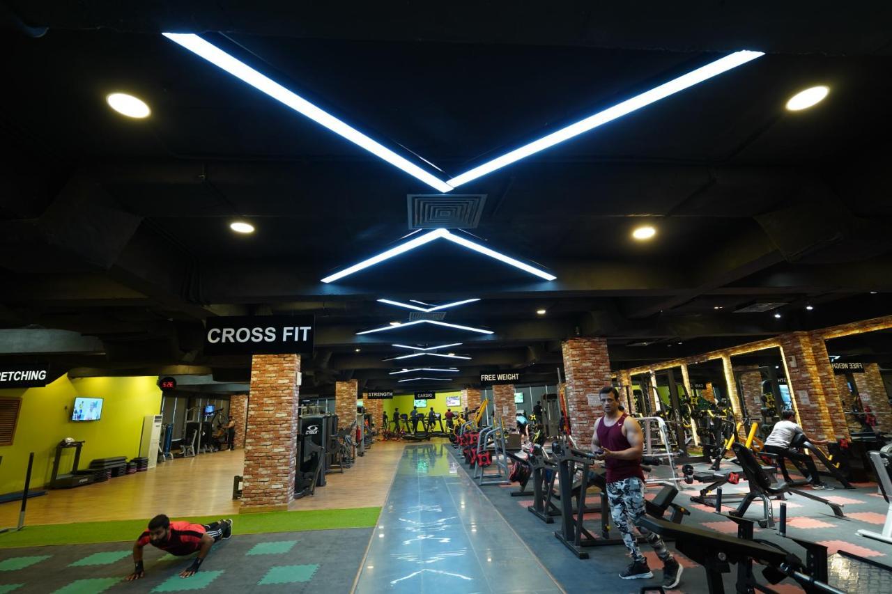 Oxygym Club Hotel & Suites ファイサラーバード エクステリア 写真