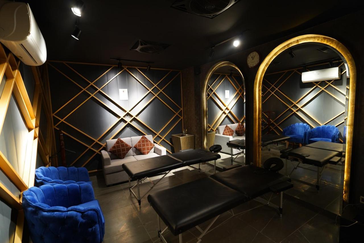 Oxygym Club Hotel & Suites ファイサラーバード エクステリア 写真