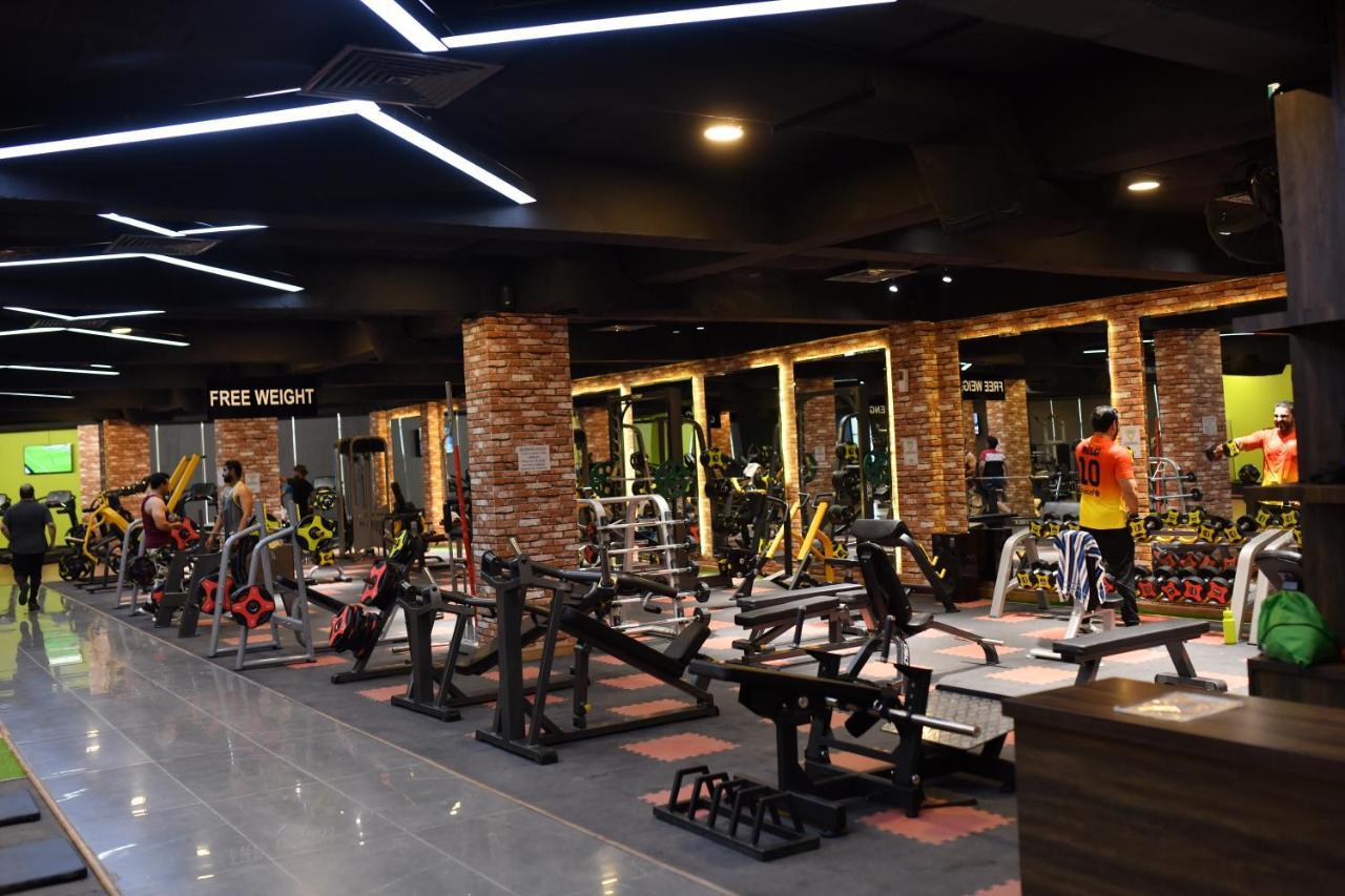 Oxygym Club Hotel & Suites ファイサラーバード エクステリア 写真