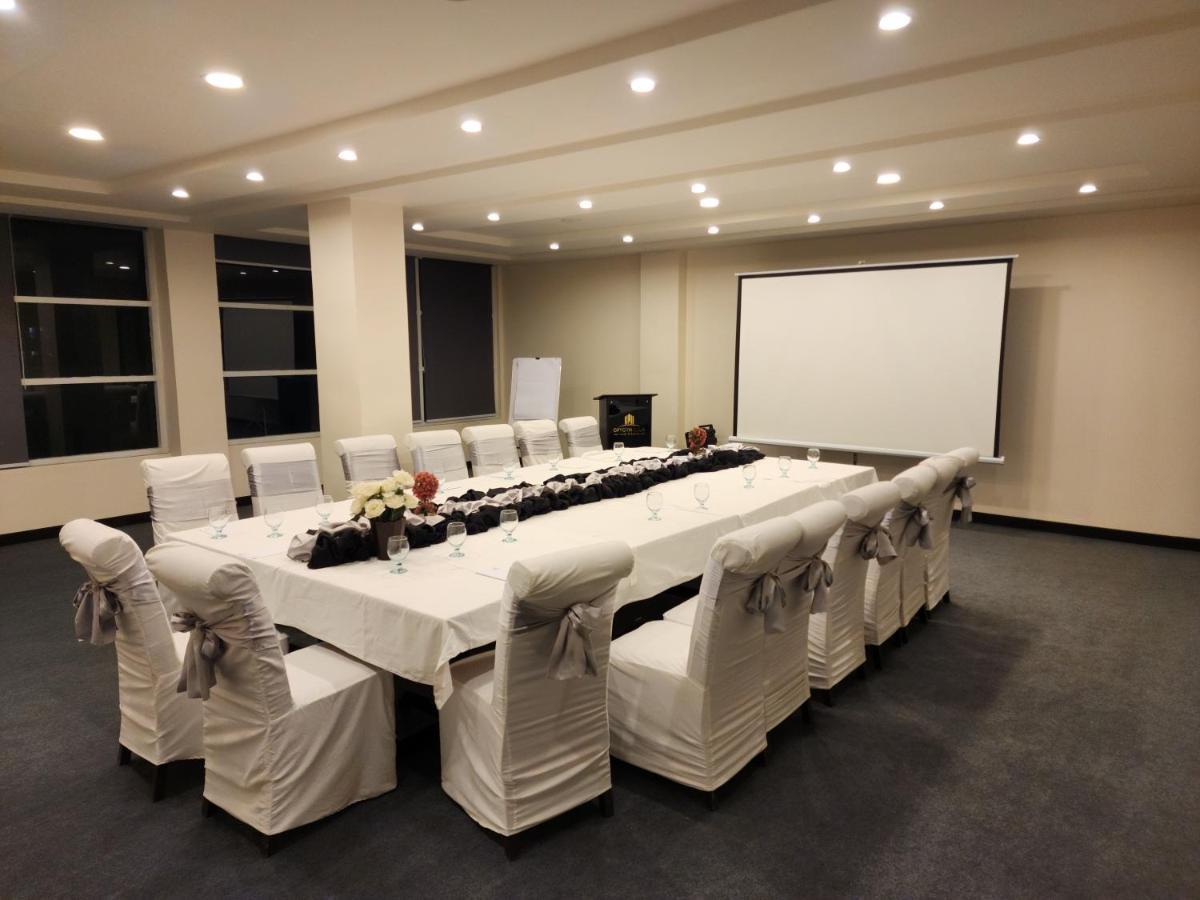Oxygym Club Hotel & Suites ファイサラーバード エクステリア 写真