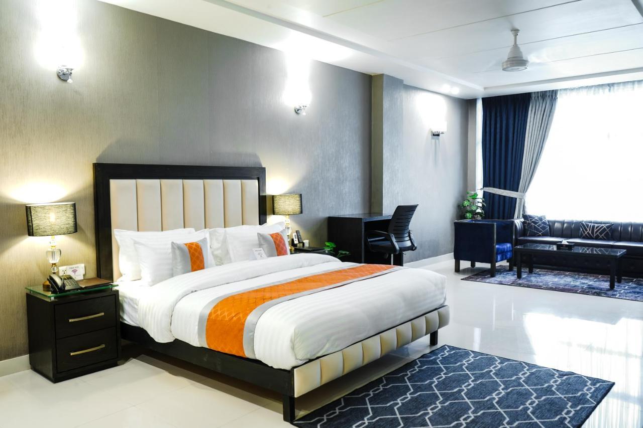 Oxygym Club Hotel & Suites ファイサラーバード エクステリア 写真