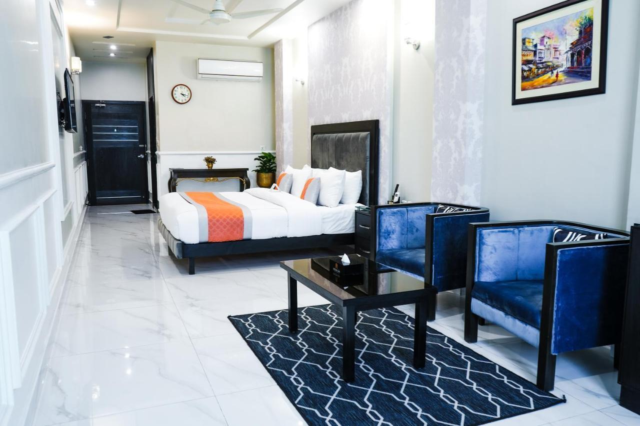 Oxygym Club Hotel & Suites ファイサラーバード エクステリア 写真
