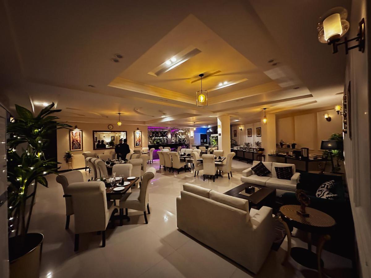 Oxygym Club Hotel & Suites ファイサラーバード エクステリア 写真