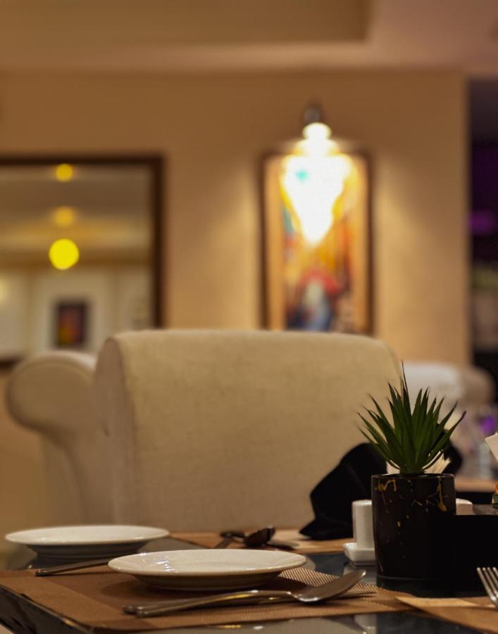 Oxygym Club Hotel & Suites ファイサラーバード エクステリア 写真