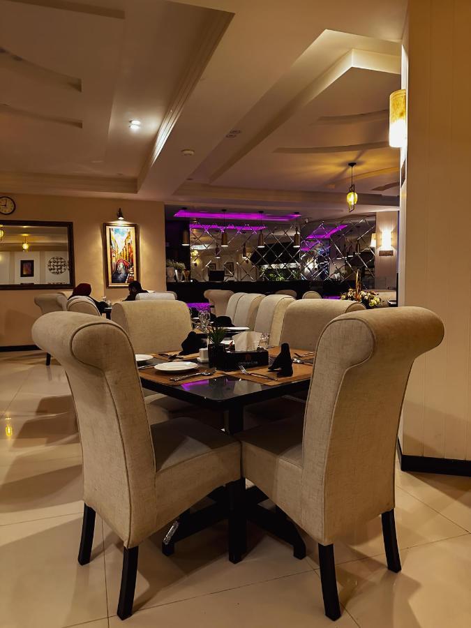 Oxygym Club Hotel & Suites ファイサラーバード エクステリア 写真