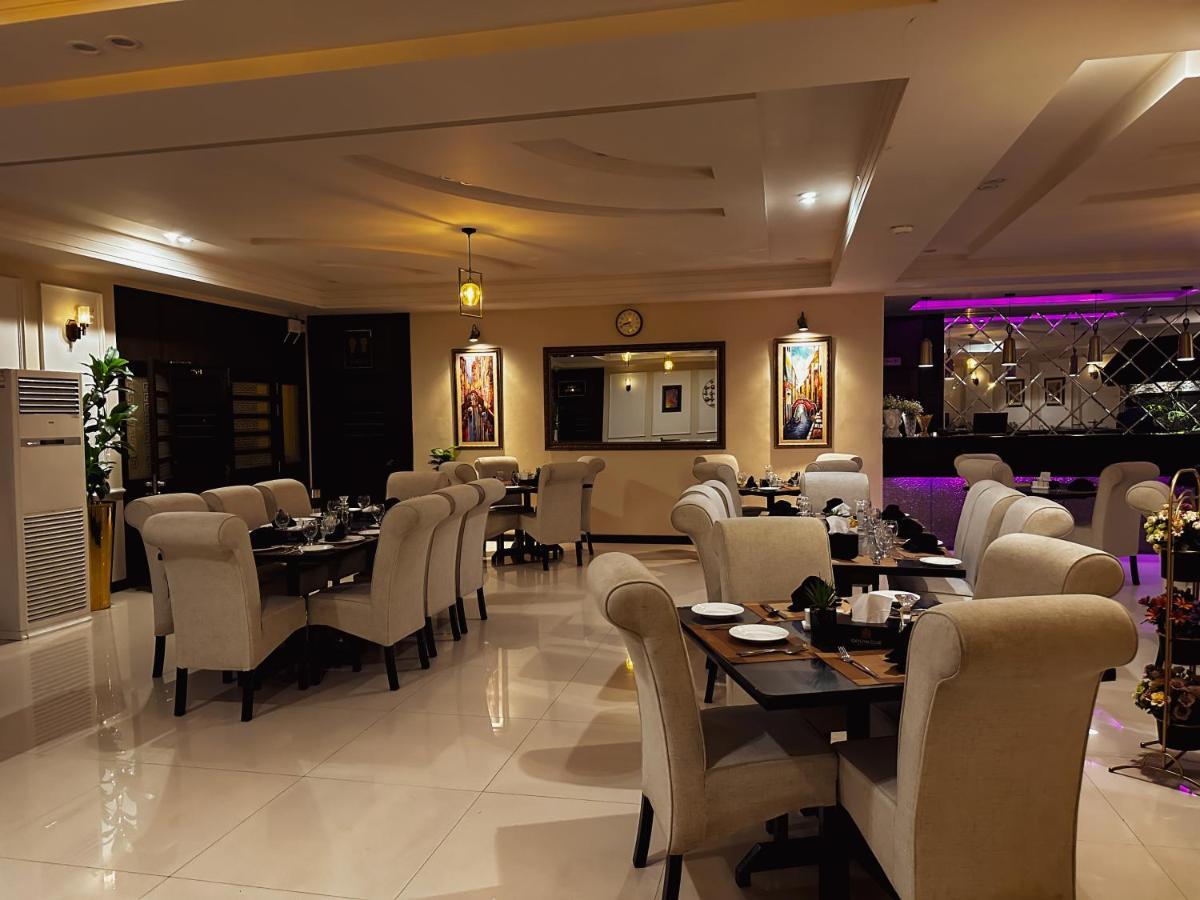 Oxygym Club Hotel & Suites ファイサラーバード エクステリア 写真