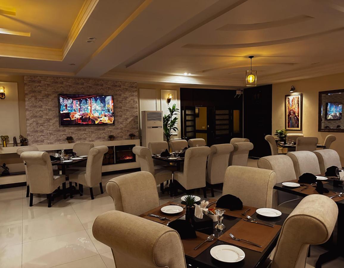 Oxygym Club Hotel & Suites ファイサラーバード エクステリア 写真