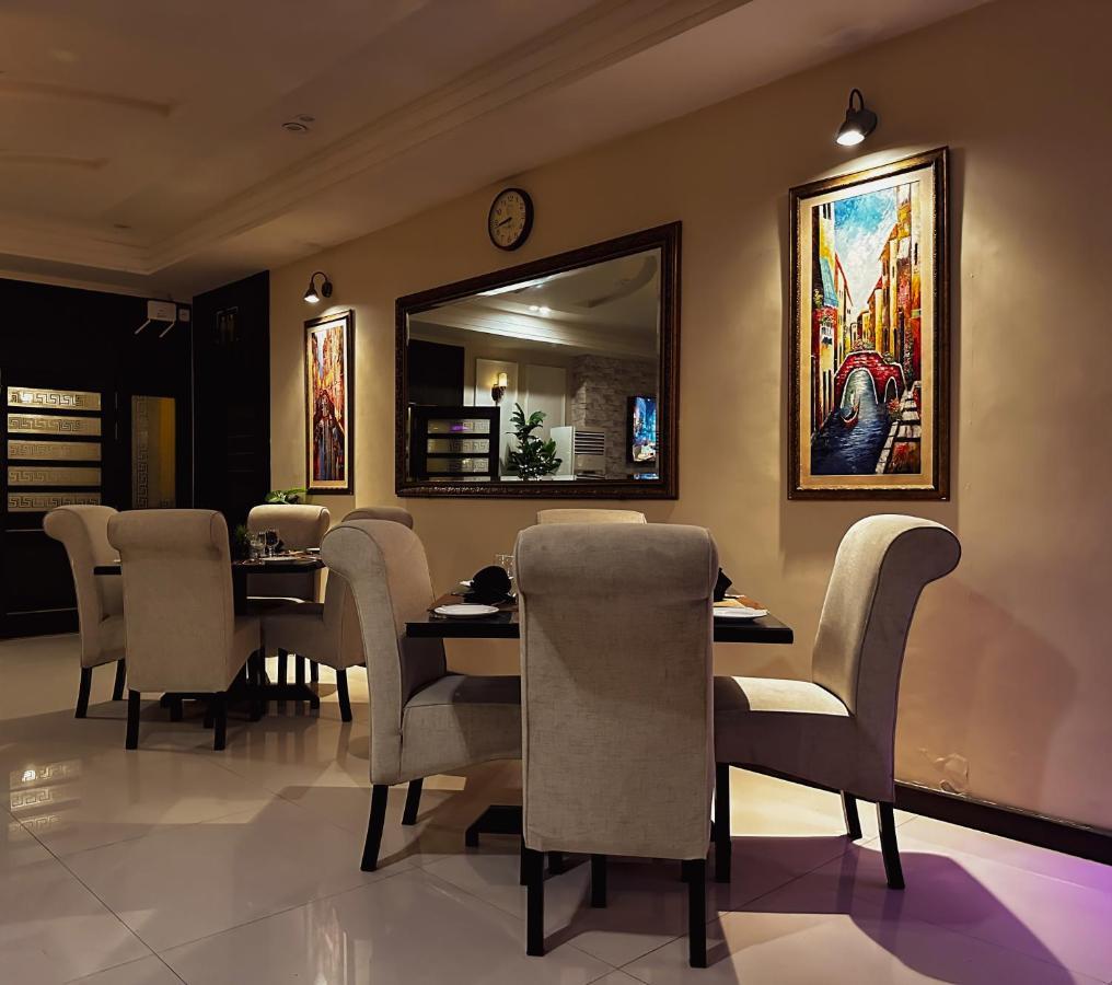 Oxygym Club Hotel & Suites ファイサラーバード エクステリア 写真